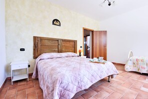 4 bedrooms, iron/ironing board, WiFi