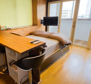 1 habitación, escritorio, tabla de planchar con plancha y wifi gratis 