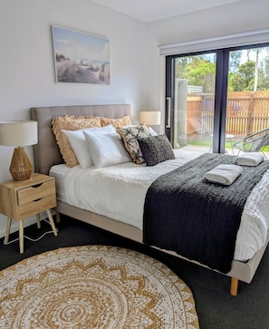 3 bedrooms, iron/ironing board, WiFi, bed sheets