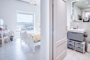 Room - Waters Edge - 2 Bedroom Apartment - Tenby (Tenby)