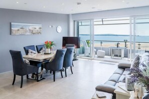 Room - Waters Edge - 2 Bedroom Apartment - Tenby (Tenby)