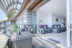 Room - Waters Edge - 2 Bedroom Apartment - Tenby (Tenby)