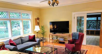 Shaughnessy Heritage Manor on Vancouver's Westside (Daily housekeeping included)