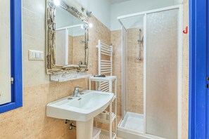 Bruser, bidet, håndklæder, Sæbe