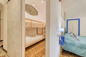 2 bedrooms, free WiFi, bed sheets - Casa Oneglia vicino stazione Imperia (Imperia)