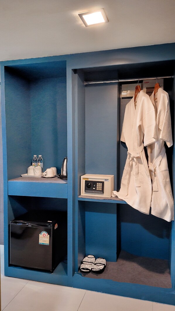 In-room safe, laptop workspace, blackout drapes, free WiFi