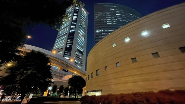 A modern building with a curved facade and a tall skyscraper in the background. - 15min Shinjuku/5min Hatsudai(OperaCityDirect).Quiet,perfect place/Early check-in (Shinjuku City)