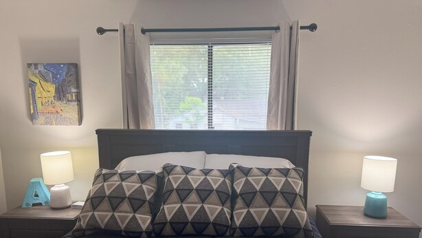 Room - Spacious 2-bedroom townhouse-style apartment located in the center of Dothan. (Dothan)