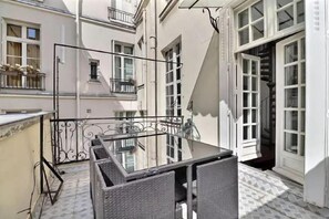 Room - Chic Loft with Big Private Terrace on Ile Saint Louis (Paris)
