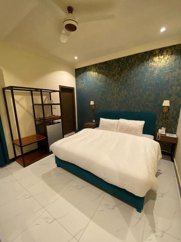 Deluxe Double or Twin Room | Desk, free WiFi