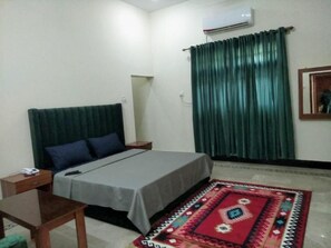 Deluxe Double or Twin Room | Desk, free WiFi