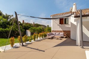 Terrace/patio - VILLA JUA - Charm and Relaxation in the heart of Torre delle Stelle (TORRE DELLE STELLE)