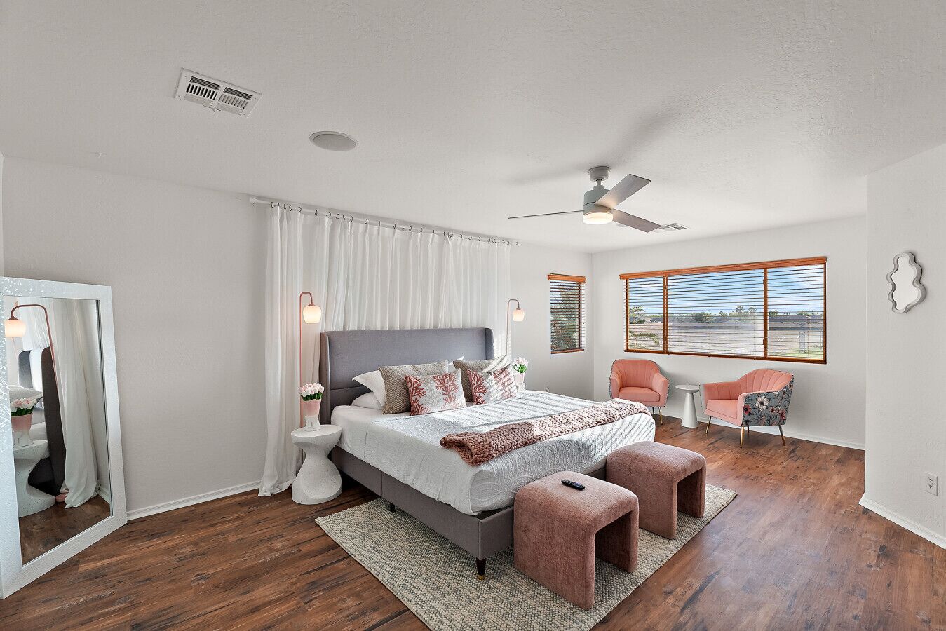 5 bedrooms, desk, iron/ironing board, travel crib