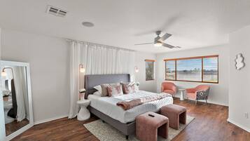 5 bedrooms, desk, iron/ironing board, travel crib