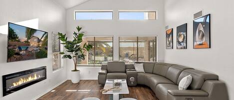 Smart TV, mesa de ping pong, oficina