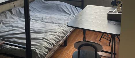 1 bedroom, desk, free WiFi, bed sheets