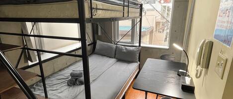 1 habitación, escritorio, wifi gratis y ropa de cama