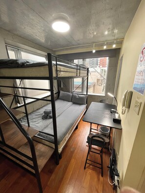 1 bedroom, desk, free WiFi, bed sheets