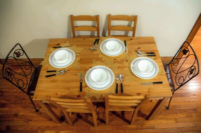 Bancroft Memories | 5BR Retreat + Pool & 2 Kitchens