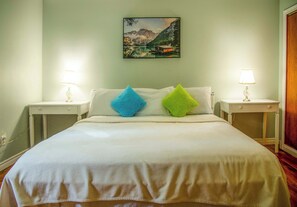 5 bedrooms, desk, iron/ironing board, WiFi - Bancroft Memories | 5BR Retreat + Pool & 2 Kitchens (HERS)