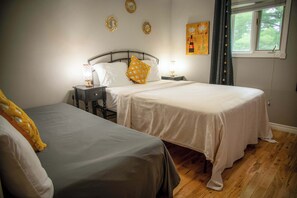 3 bedrooms, desk, iron/ironing board, WiFi - Petals Suite | Cozy Retreat Pool & Forested Views! (HERS)