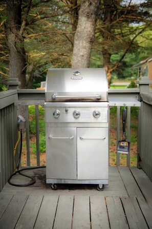 Terrace/patio - Petals Suite | Cozy Retreat Pool & Forested Views! (HERS)