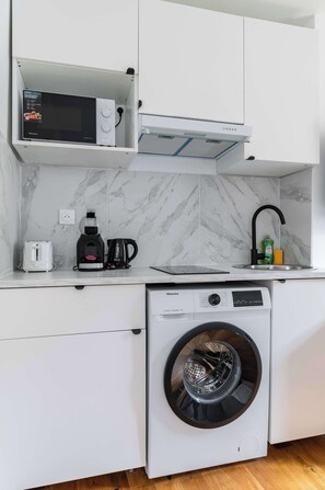 Fridge, microwave, stovetop, coffee/tea maker