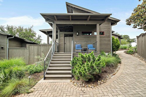 Romantic Lake Cabin | 1BR | Pickleball | BBQ