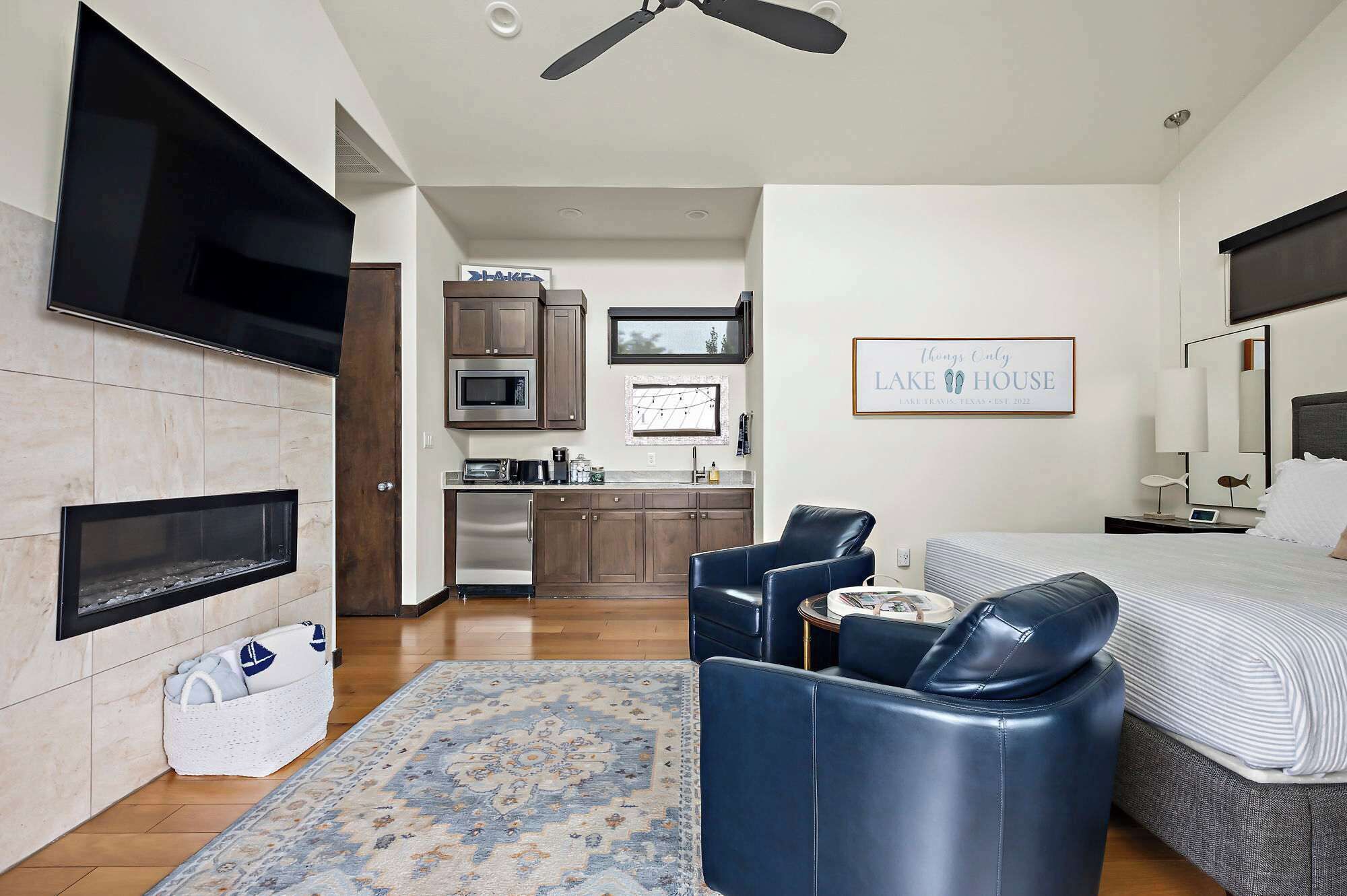 1 bedroom, desk, iron/ironing board, WiFi