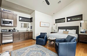 1 bedroom, desk, iron/ironing board, WiFi