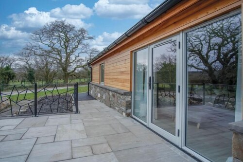 Suite 8 - Sleeping Giant Hotel - PEN Y CAE Inn