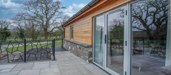 Suite 8 - Sleeping Giant Hotel - PEN Y CAE Inn