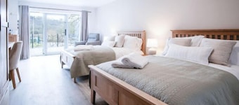 Suite 8 - Sleeping Giant Hotel - PEN Y CAE Inn