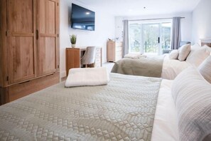 Room - Suite 8 - Sleeping Giant Hotel - PEN Y CAE Inn (Swansea)