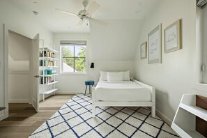 4 habitaciones, escritorio, tabla de planchar con plancha y wifi