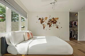 4 bedrooms, desk, iron/ironing board, WiFi