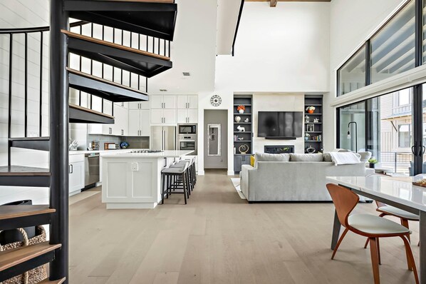 المنشأة من الداخل