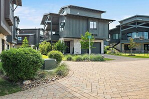 Exterior - Lake Travis Getaway | Pickleball | Grill | Firepit (Lake Travis)