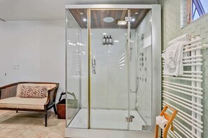 Shower, hair dryer, towels, shampoo