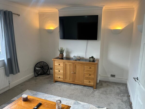 Apartment | Interior - Albans Road Apartment - 4 Bedroom Luxury Stay (Watford)