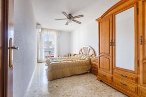 3 bedrooms, bed sheets