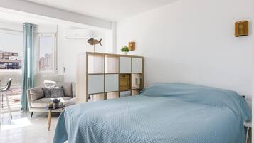 Een strijkplank/strijkijzer, gratis wifi, beddengoed
