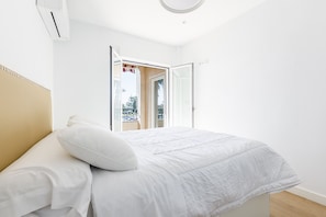 3 bedrooms, iron/ironing board, free WiFi, bed sheets - A&N Seafront 2 (Torre del Mar)