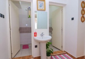 Haartrockner, Handtücher, Toilettenpapier