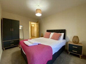 2 dormitorios, tabla de planchar con plancha, wifi gratis y ropa de cama