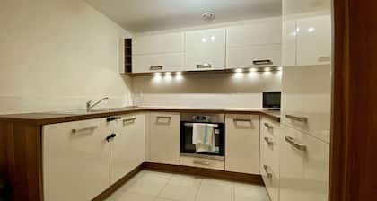 Wokingham Stylish Two Bedroom Apartment
