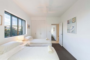 2 habitaciones, tabla de planchar con plancha, wifi y ropa de cama 