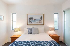 2 bedrooms, iron/ironing board, WiFi, bed sheets - Zinc One Select - Oceanstays - ocean views (Yamba)