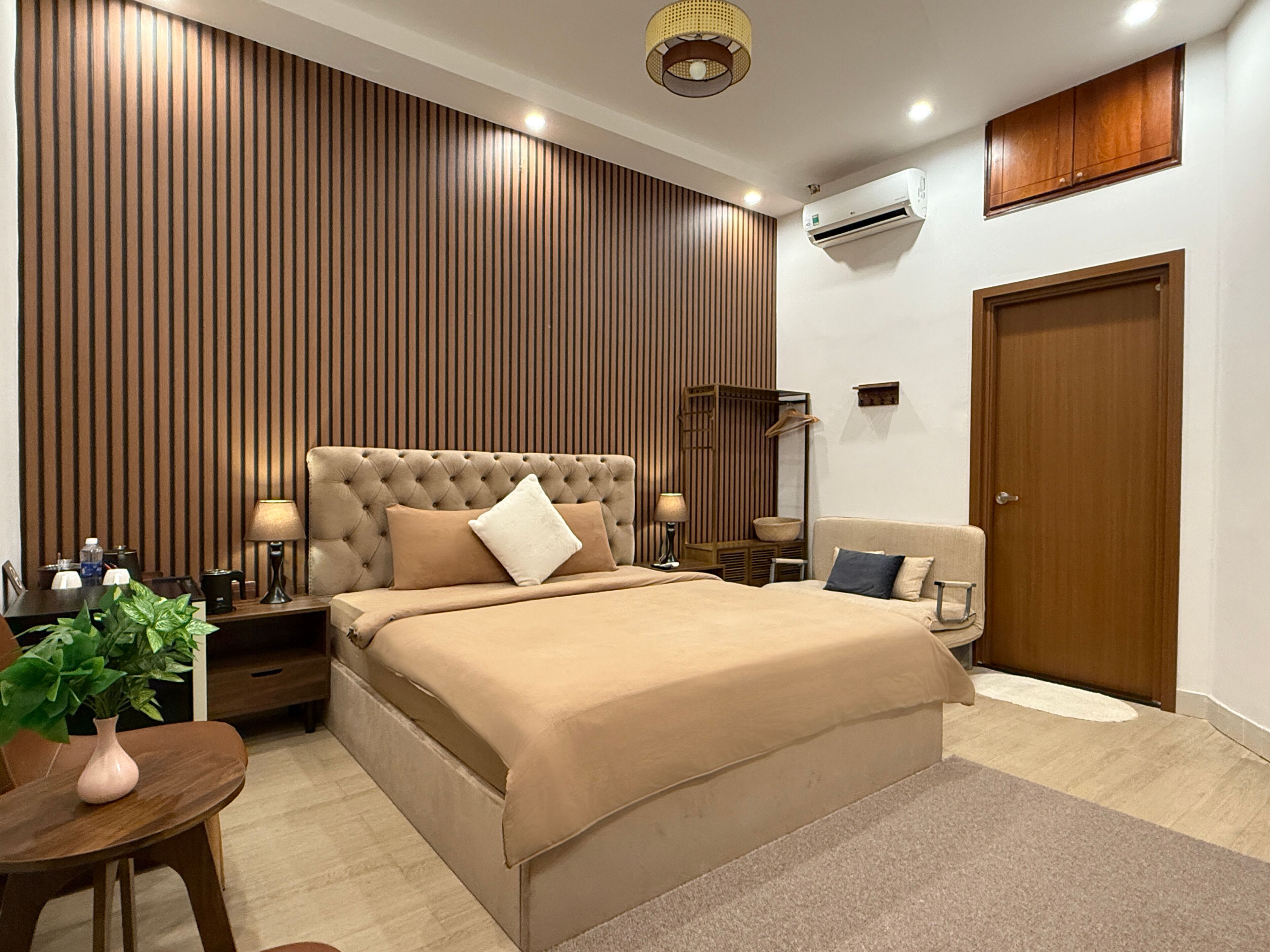 Standard Room, 1 King Bed | Premium bedding, memory foam beds, minibar, individually decorated