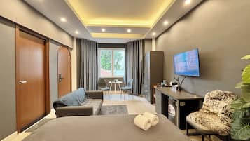 Deluxe Room, 1 King Bed | Front of property